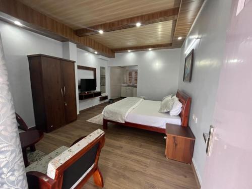 The White Grove Retreat in Muktesvara