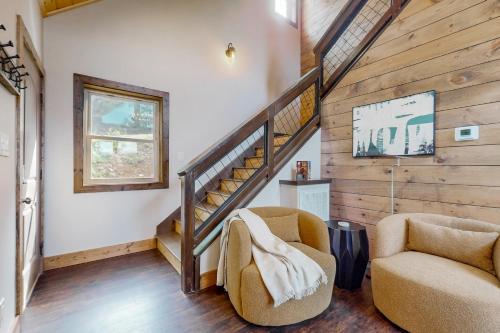 Luxe Mountain Hideaway in Sevierville, USA