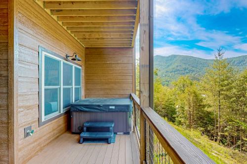 Luxe Mountain Hideaway in Sevierville, USA