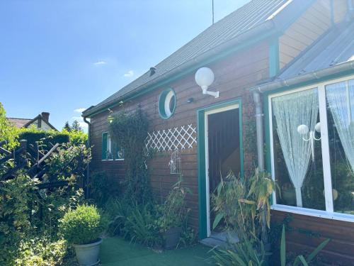 Viesnīcas āriene, Charmante studette au calme avec terrasse et parking in Moulins-la-Marche