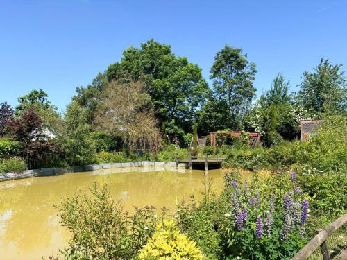 Apkārtne, Charmante studette au calme avec terrasse et parking in Moulins-la-Marche