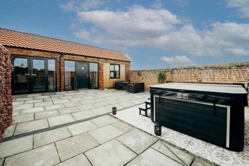 Elegant Barn Retreat with jacuzzi in North Somercotes