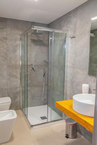 Double Room with Private Bathroom image 4