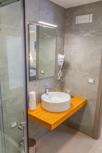 Double Room with Private Bathroom image 5