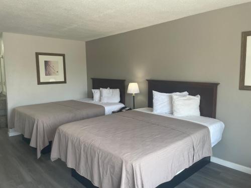 . Camden West Inn
