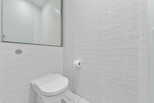 Central London Spectacular riverview two bedroom Luxury designer apartment-AC-Parking-WIFI-2 bathrooms, Londyn (zdjęcie 8)