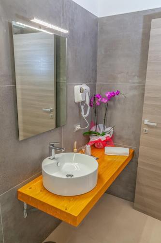 Quadruple Room with Private Bathroom image 10