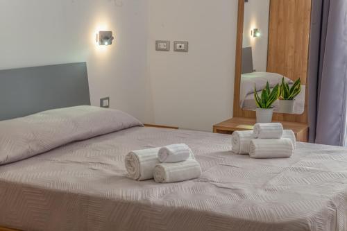 Quadruple Room with Private Bathroom image 5