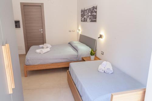 Triple Room with Private Bathroom image 3