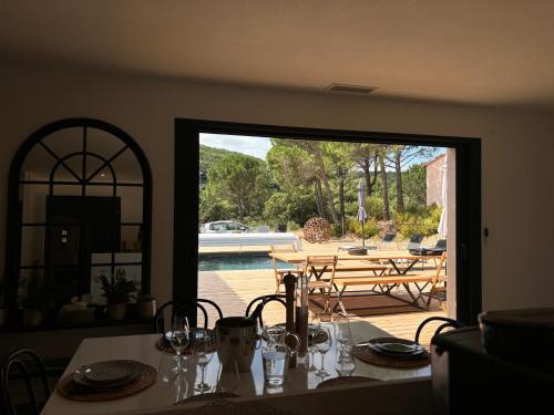 A környék, Villa MOUREZEVA in Moureze