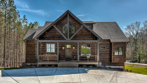 Whiskey Hollow Lodge in Morganton, USA