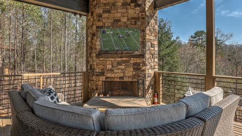 Whiskey Hollow Lodge in Morganton, USA