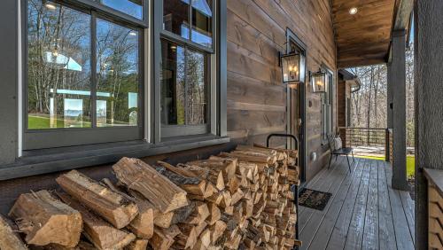 Whiskey Hollow Lodge in Morganton, USA
