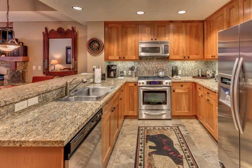 Catamount Lodge 211 by East West Hospitality - image 3
