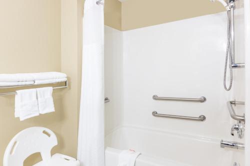 Super 8 by Wyndham Sioux Falls - image 10