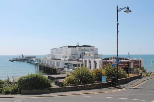 Surrounding environment, The Loft and The Den Apartments in Lake North