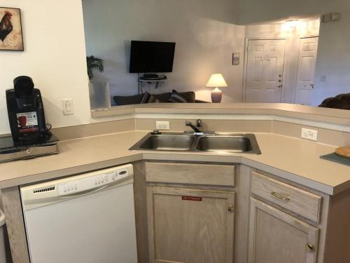 Southern Dunes Condo Private in Haines City, USA