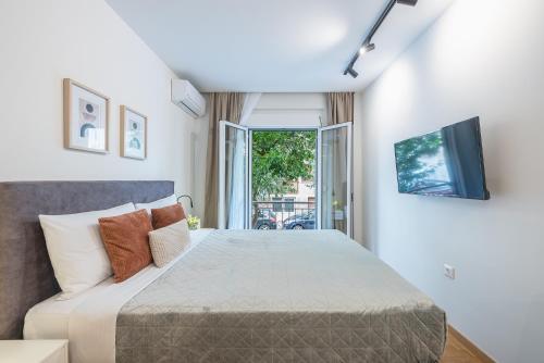 Athens Home, Atene