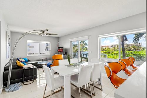 NEW Waterfront Retreat with Views & Pool Access in Pompano Beach, USA