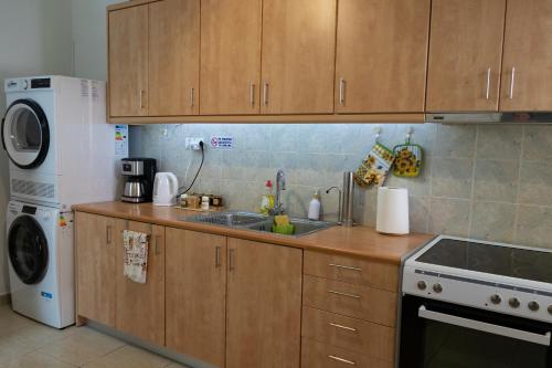 Tree Haven - Near Kourenti Beach with 100Mbps Wi-Fi, Calcide (foto 7)