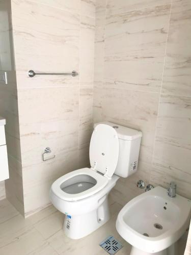 One-Bedroom Apartment image 1