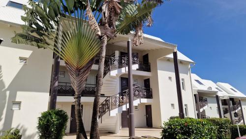 Charmant duplex avec vue mer et piscine - Le Goyave in Mare Gaillard