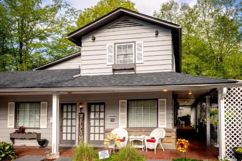 Azalea Garden Inn - 출입구