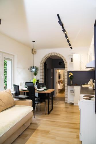 Josephine Apartment in Kertvaroš