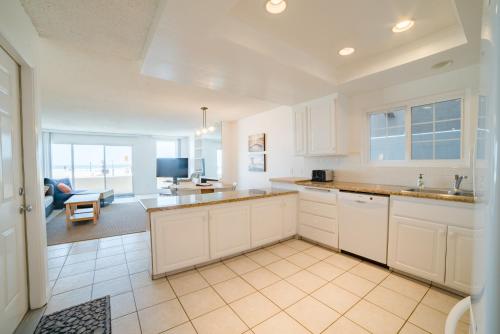 Abigail - Beachfront in Newport Beach, USA