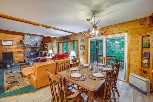 Senic Views, Game Room! Family Cabin in Deep Gap in Marion (NC)