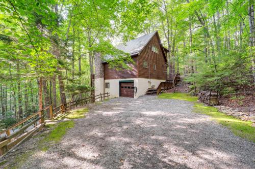 Senic Views, Game Room! Family Cabin in Deep Gap in Marion (NC)