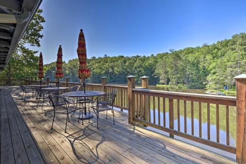 Senic Views, Game Room! Family Cabin in Deep Gap in Marion (NC)