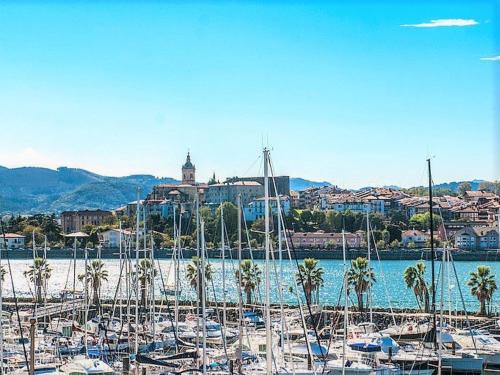 Appartement Moderne avec Balcon, Proche Centre et Plage, Piscine et Parking, Hendaye - FR-1-2-399 in 昂代伊市中心