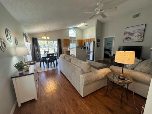 Fore Golf front pool villa Updated in Haines City, USA