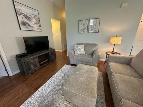Fore Golf front pool villa Updated in Haines City, USA