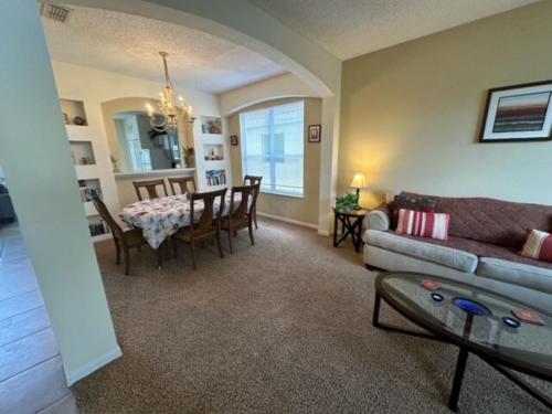 South Facing Pool Home - Room for the whole family in Haines City, USA