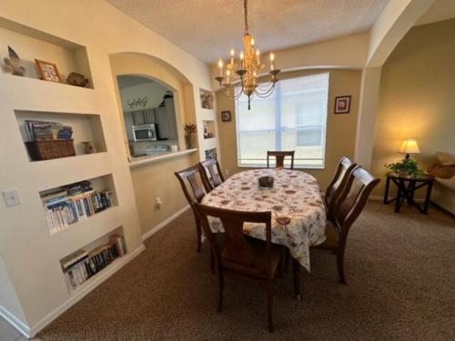 South Facing Pool Home - Room for the whole family in Haines City, USA