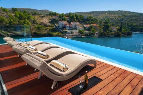 Modern Adriatic Sea View Villa With Table Tennis – khách sạn tại Sutivan