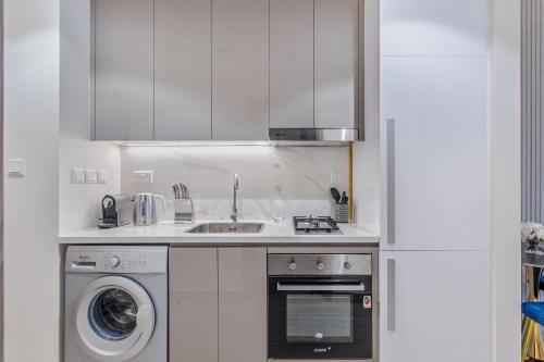 Lux-Furnished Stu Couple-Friendly Near Downtown, Дубай (фото 9)