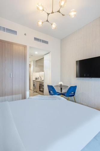 Lux-Furnished Stu Couple-Friendly Near Downtown, Дубай (фото 5)
