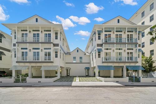 The Akoya & Pearl Houses at the Gemma - 2 Homes with Private Pools Just Steps to Clearwater Beach
