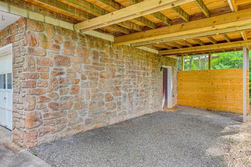 Renovated Franklin Home with Mountain-View Deck!