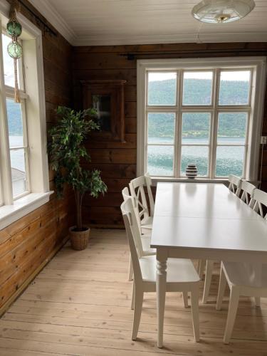 Stryn - Faleide - hus ved fjorden, Stryn (foto 6)