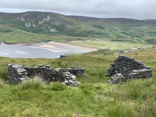 Apkārtne, House in the heart of the village in Glencolmcille