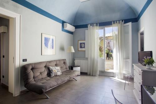 B&B SantAgostino B&B SantAgostino is a popular choice amongst travelers in Palermo, whether exploring or just passing through. The hotel offers a wide range of amenities and perks to ensure you have a great time. Lug