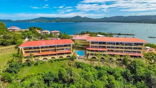 Presidential Suites 4 - Spacious condo in the heart of Flamingo, sleeps 6 in Playa Flamingo