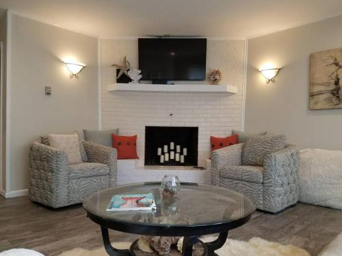 Endless Beach #B,Oceanfront, 3bedrooms-2bath-Pet Friendly - Tap to explore photos