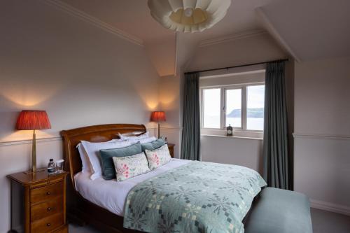 Deluxe Double Room with Sea View image 9