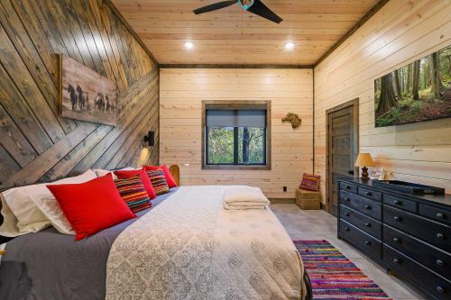 Secluded Creekside Cabin with Hot Tub and Fire Pit!