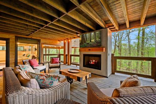 Secluded Creekside Cabin with Hot Tub and Fire Pit!